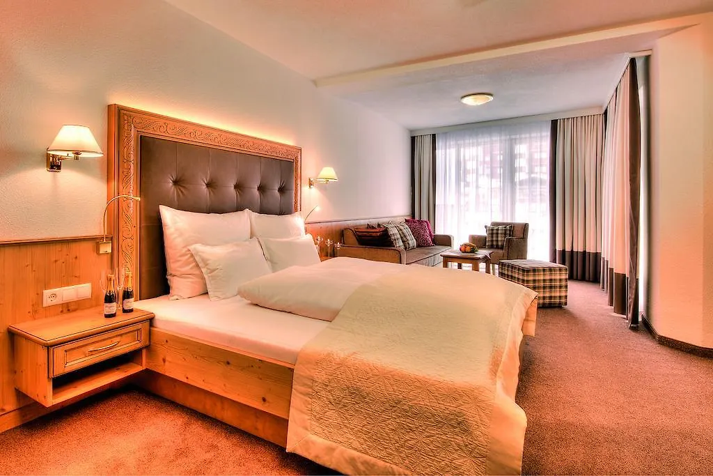 Hotel Garni Urezza Ischgl 4*,