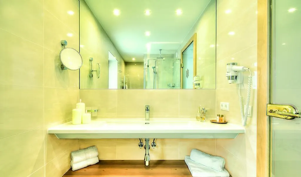 Hotel Garni Urezza ايشجل 4*,  النمسا